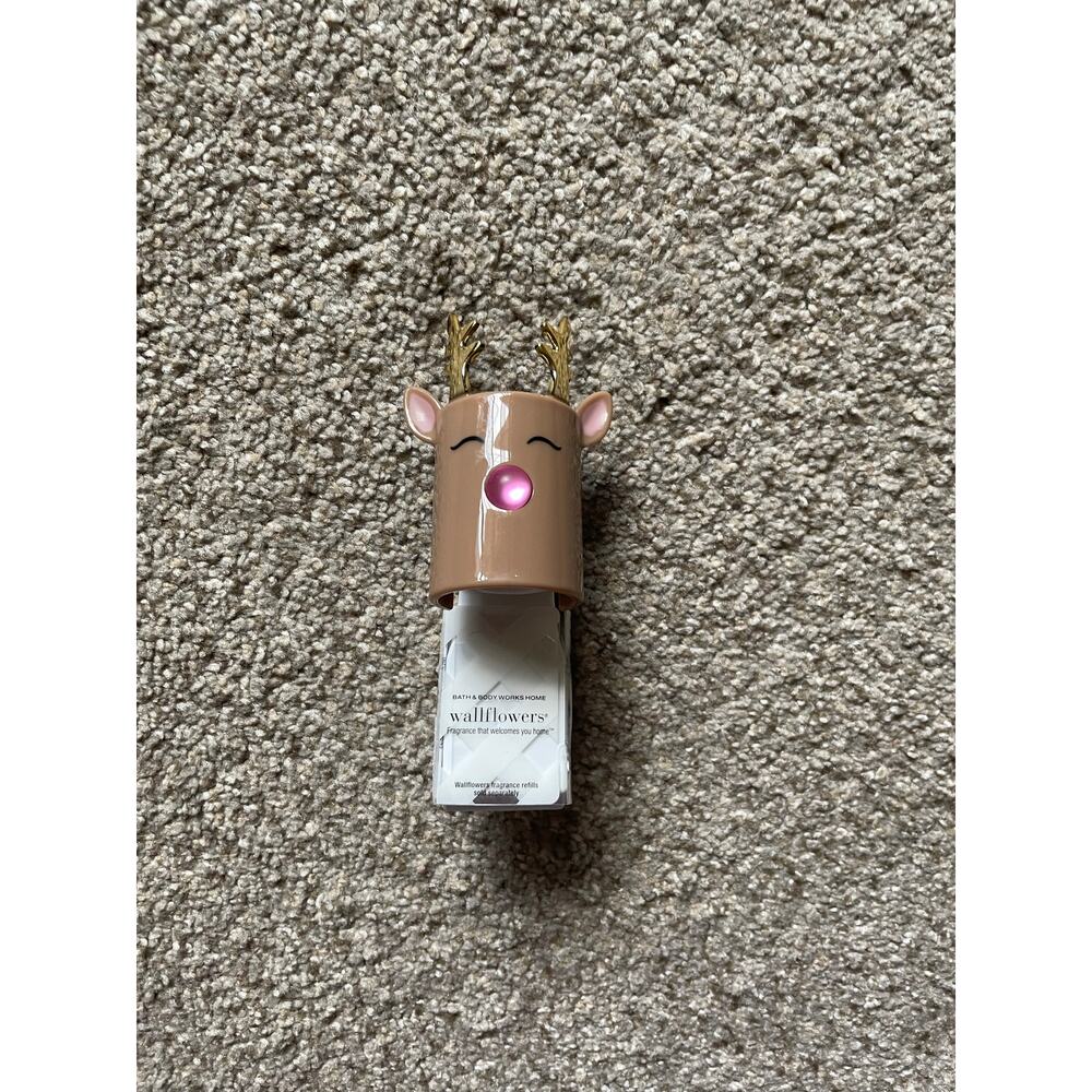 Reindeer Wall Plug in Bath and Body Works Home Scent - Picture 5 of 7